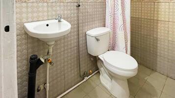 Ducha, artículos de tocador gratuitos, toallas, jabón