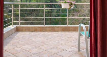 Jayne’s Rooms - Mountain View Stay in Elassona