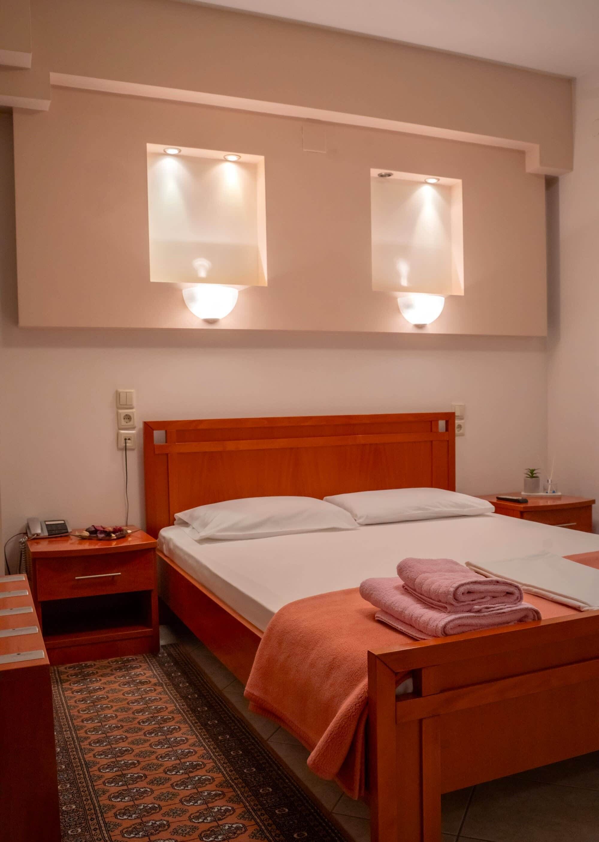Desk, travel crib, WiFi, bed sheets