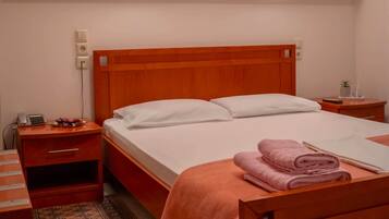 Desk, travel crib, WiFi, bed sheets
