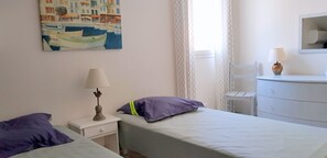 2 bedrooms, iron/ironing board, WiFi