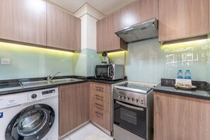 Fridge, microwave, oven, stovetop - HAVN - Studio in JVC, infront of Circle Mall (Dubai)