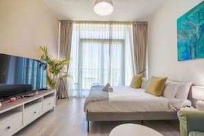 Iron/ironing board, WiFi, bed sheets - HAVN - Studio in Bloom Towers, JVC (Dubai)