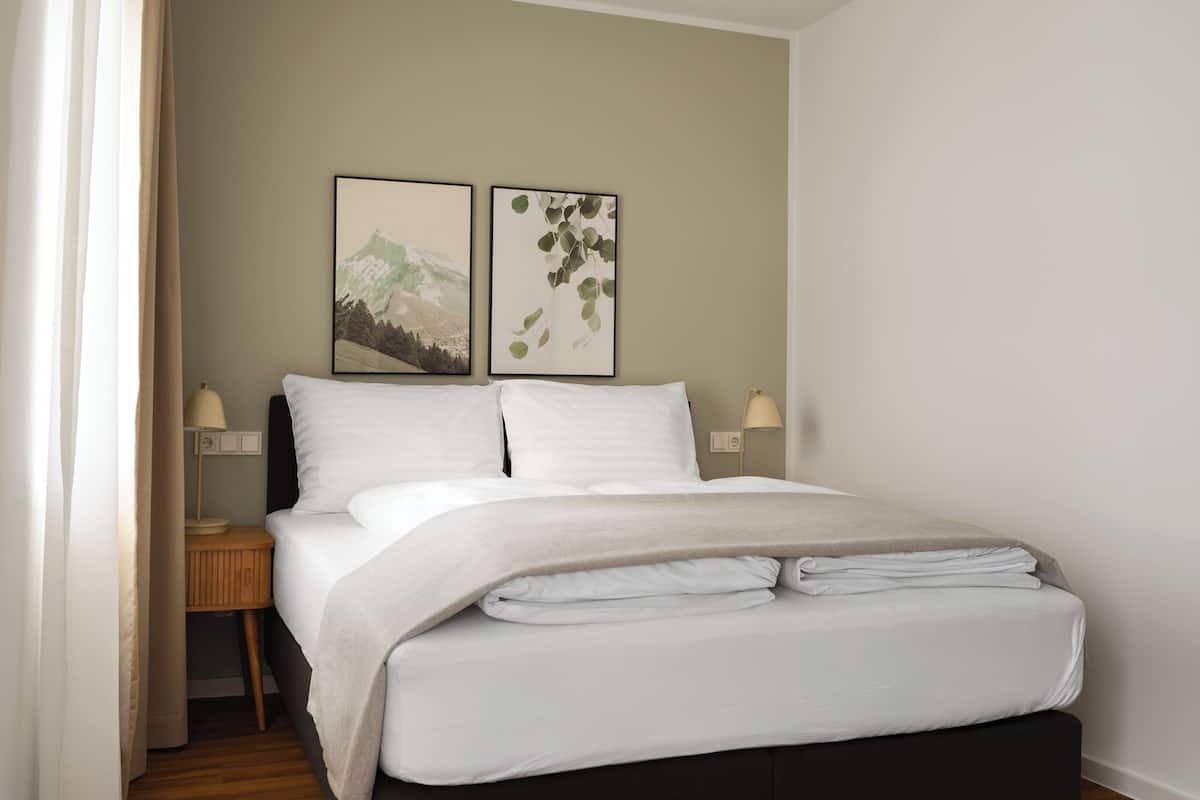 Suíte, sacada | Individualmente decorados, individualmente mobiliados, escrivaninha