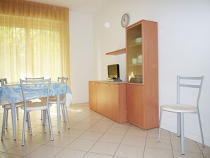 Dining - Comfortable flat with a private courtyard (Bibione Pineda)