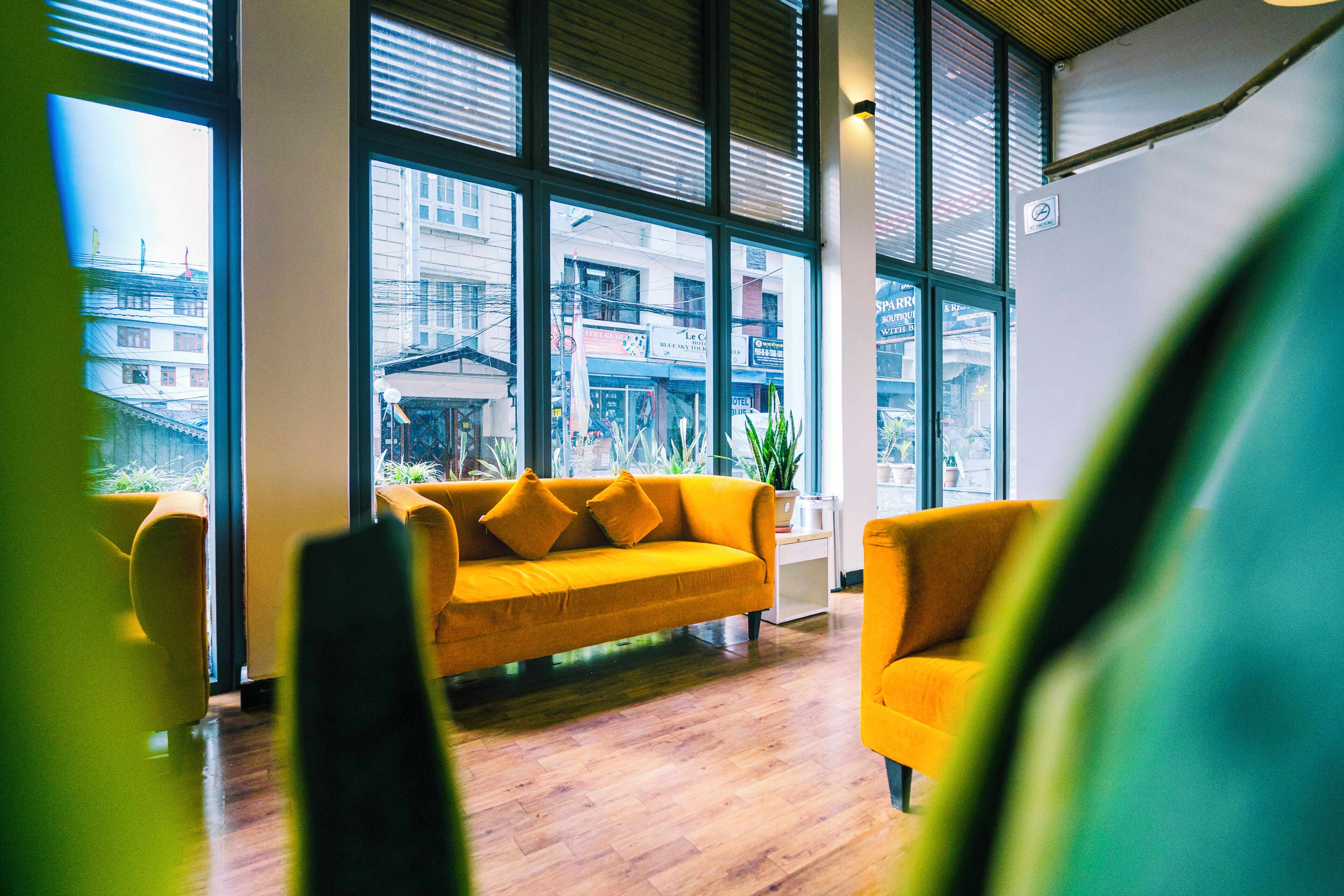 Lobby lounge