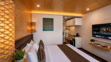Premium Room, Mountain View | Egyptian cotton sheets, premium bedding, down duvets, memory-foam beds