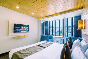 Executive Room, Mountain View | Egyptian cotton sheets, premium bedding, down duvets, memory-foam beds