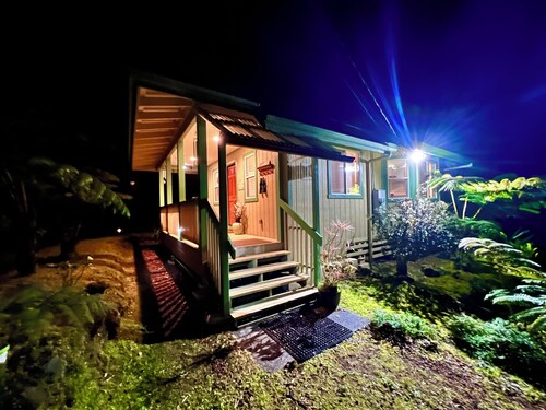 Volcano Retreat - 2BR 2BA • Kitchen • Fireplace • Near NP
