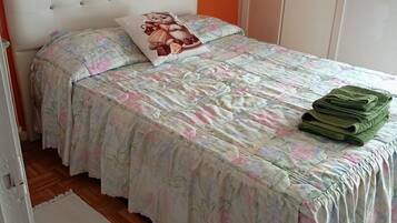 1 bedroom, internet, bed sheets