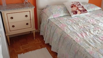 1 bedroom, internet, bed sheets