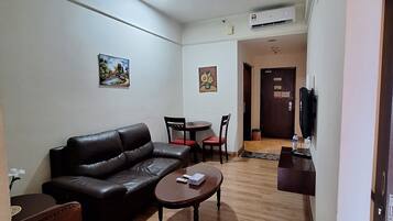 Apartment, City View | Living area