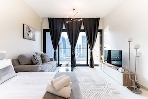 Desk, iron/ironing board, WiFi, bed sheets - HAVN - Studio in Business Bay, Burj Khalifa View (Dubai)