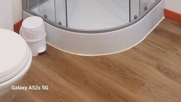 Douche, sèche-cheveux