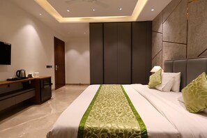 Superior-Zimmer, Balkon, Stadtblick | Bettwäsche aus ägyptischer Baumwolle, hochwertige Bettwaren