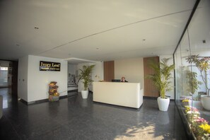 Lobby - Hotel Ivory Leaf Stays (Gurugram)