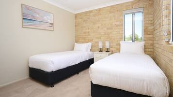 Apartment | 5 bedrooms, laptop workspace, bed sheets