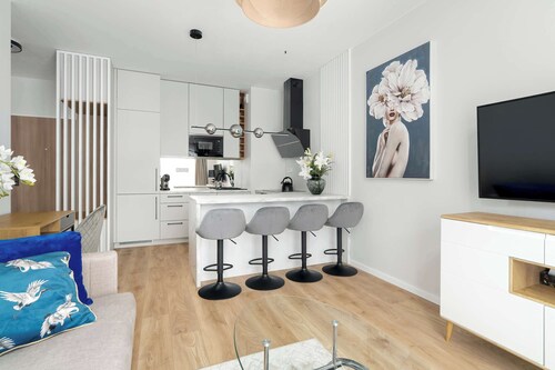 Modern Apartment | Parking, Balcony and Workspace