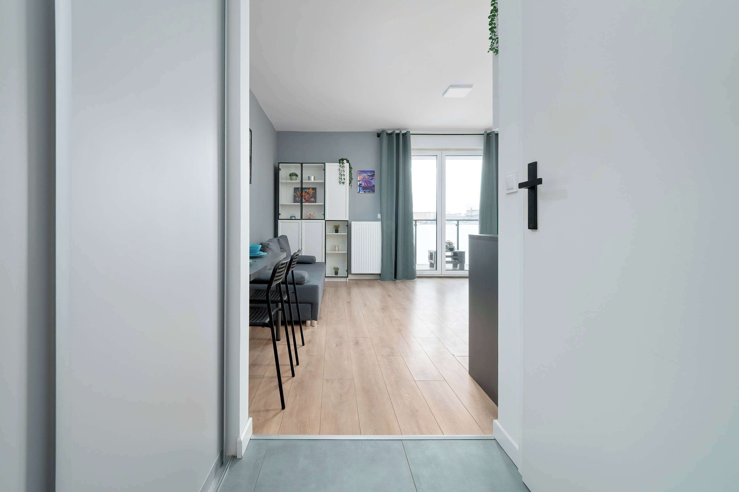 Una televisión, una oficina