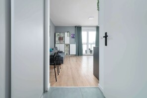 Una televisión, una oficina