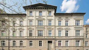 A multi-story building with classical architecture, featuring symmetrical windows and decorative moldings. - Climatic Studio in the Center | Close to Public Transport (Bydgoszcz)