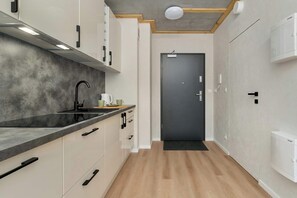 Fridge, microwave, stovetop, coffee/tea maker - Comfortable Studio for 2 Persons | Balcony and Workspace (Gdańsk)