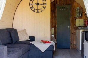 Living area - Glamping Pods - Standen Lodge (Theddlethorpe)