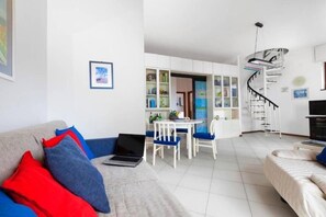 Living area - Glamour House Sorrento - Welcoming and Relaxing with Garden View (Piano di Sorrento)