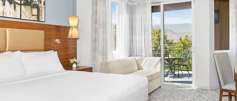 Tabla de planchar con plancha, wifi y ropa de cama