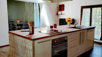 Microonde, forno, piano cottura, lavastoviglie