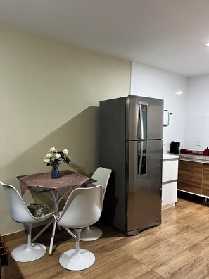 Dining - Apartment on Dunas beach, 6 minutes from Forte beach in Cabo Frio. (Cabo Frio)