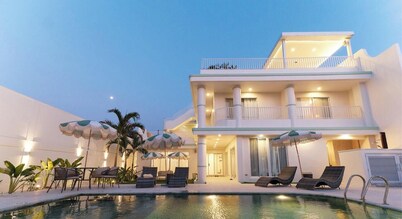Oeste Beachfront Villa - Jacuzzi Heated Pool