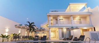 Oeste Beachfront Villa - Jacuzzi Heated Pool