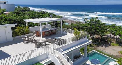 Oeste 7-Bedroom Beachfront Villa - Jacuzzi Heated Pool Near San Juan, La Union
