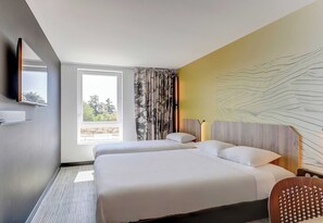 Chambre Triple, non-fumeurs | Bureau, Wi-Fi gratuit, draps fournis