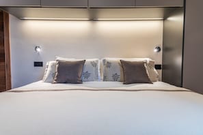 1 bedroom, iron/ironing board, travel crib, free WiFi - Front Row | Ski-in / Ski-out on the slopes (Breuil-Cervinia)