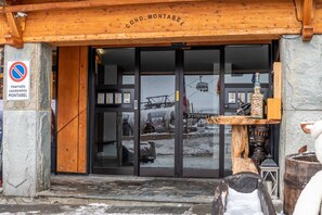 Exterior detail - Front Row | Ski-in / Ski-out on the slopes (Breuil-Cervinia)