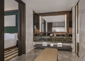 Suite Club | Salle de bain | Articles de toilette gratuits, serviettes fournies, savon, shampoing
