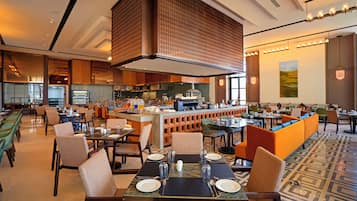 3 restaurants; breakfast, lunch, dinner, and brunch served