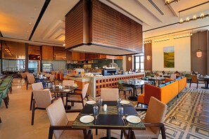 3 restaurants; breakfast, lunch, dinner and brunch served 