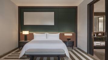 Club Suite | In-room safe, laptop workspace, iron/ironing board, free WiFi