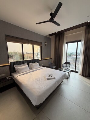 Super Deluxe Room | Free WiFi - O'Nest Select (Pune)