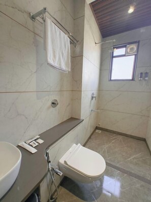 Deluxe Room | Bathroom - O'Nest Select (Pune)