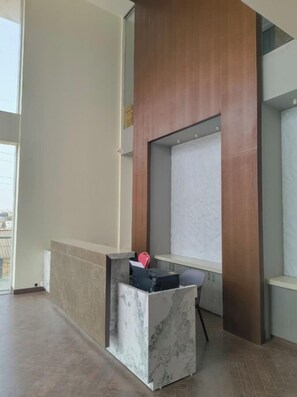 Lobby - Hotel The Gold by Yatrik Hotels (Pune)