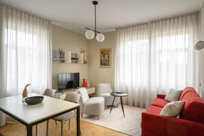 Comfort Apartment, City View | Living area - Franz Apartments  (Ilirska Bistrica)
