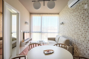 Apartamento superior | Zona de estar | Una televisión