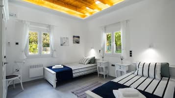 4 bedrooms, iron/ironing board, WiFi, bed sheets