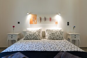 4 bedrooms, iron/ironing board, WiFi, bed sheets - Sea Front Cottage – Beachfront Retreat with Balcony and Wi-Fi (Corfu)