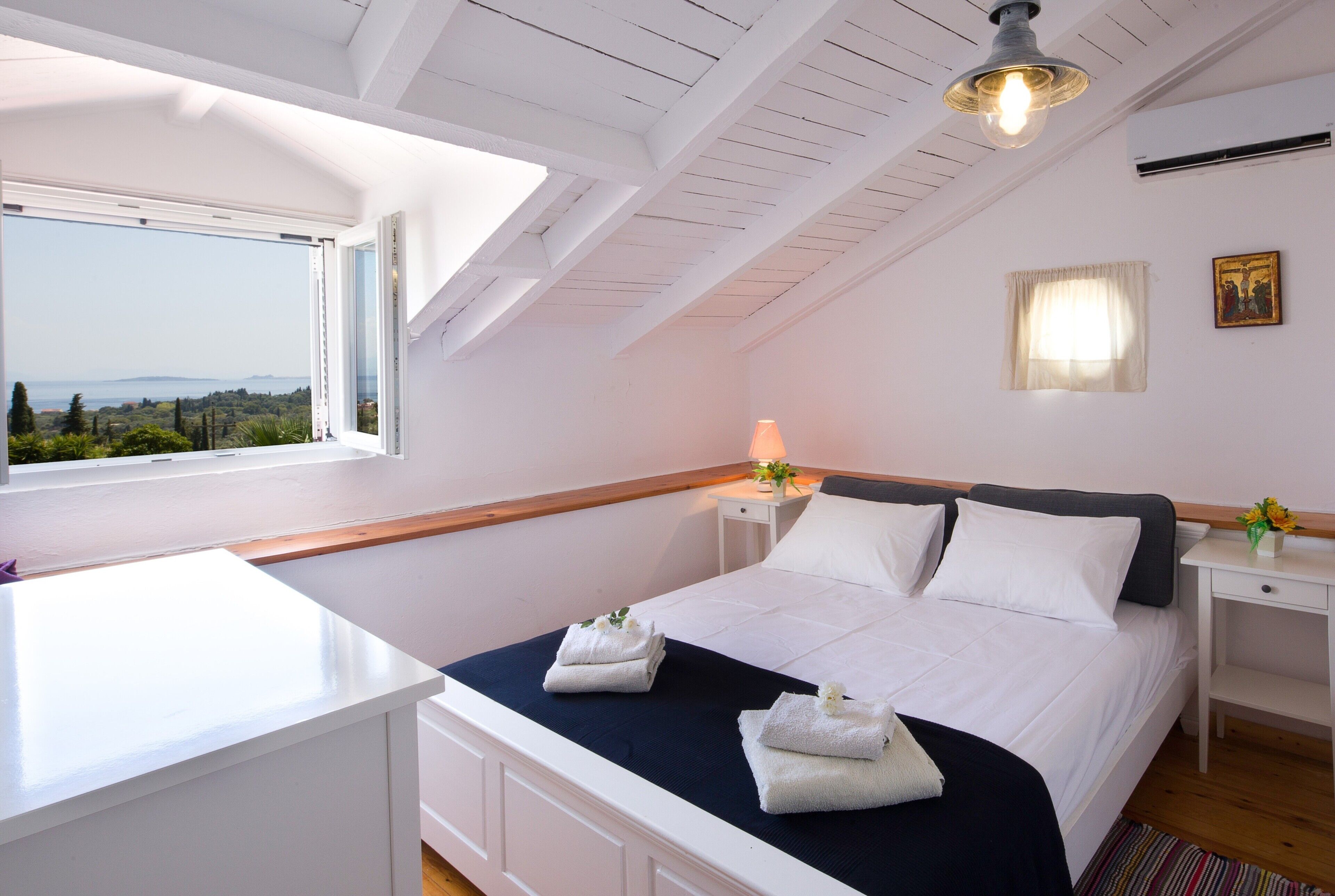 3 chambres, fer et planche à repasser, Wi-Fi, draps fournis