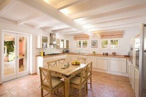 Fridge, microwave, oven, stovetop - Old Olive Press Dream Holiday Home Sea - Mountain Panorama' with Wi-Fi (Agios Markos)